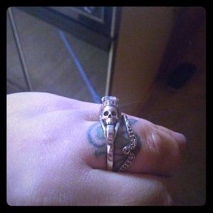 Unique skull wedding ring set